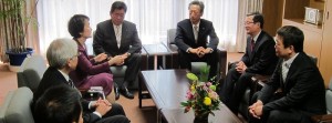 2013年1月8日（火）、横浜市役所に林文子市長をたずね賀詞の挨拶と意見交換をおこなう